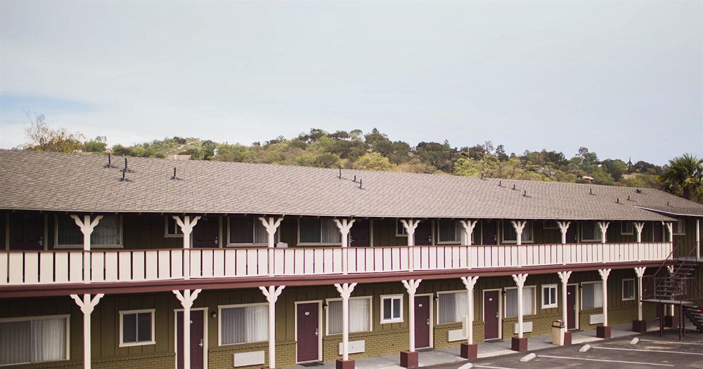 Vino Inn & Suites Atascadero Extérieur photo
